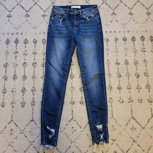 Kancan size 7 or size 27 distressed jeans